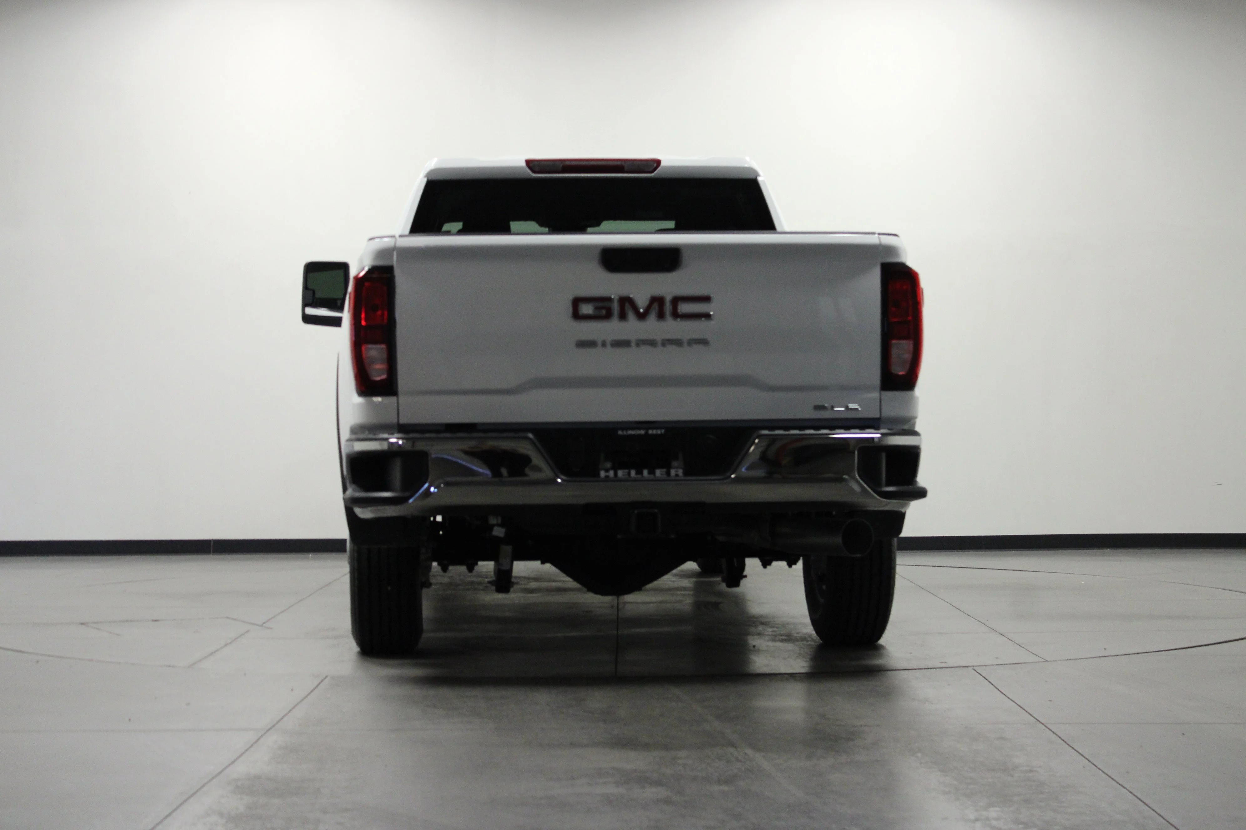 New 2026 Summit White GMC SLE image 4