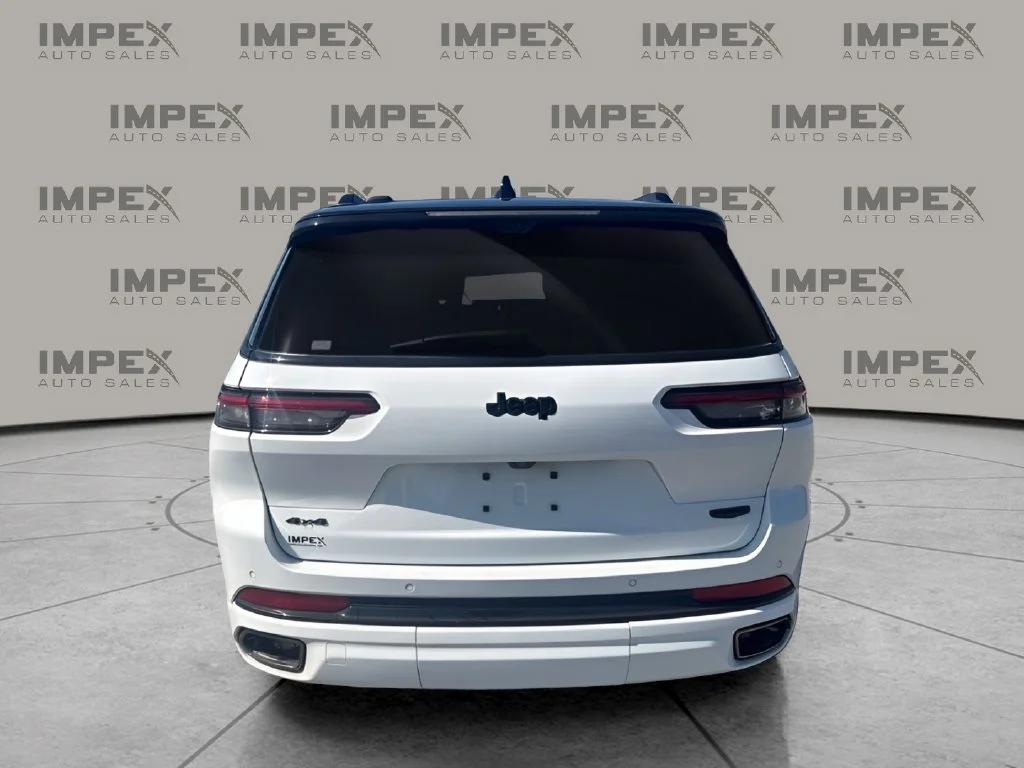 Used 2025 White Jeep Summit image 4
