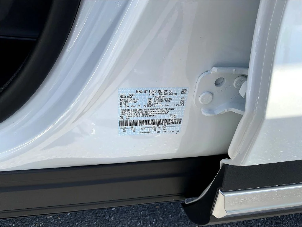 New 2026 Star White Metallic Tri-Coat Ford Platinum™ image 8