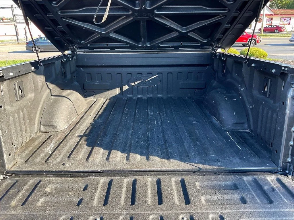 Used 2016 Gray Ford XLT image 5