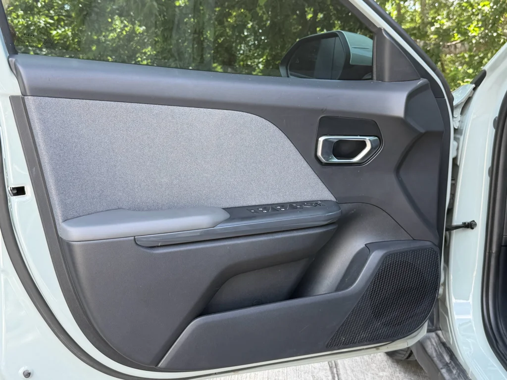 Used 2025 Morning Haze Kia EX image 21