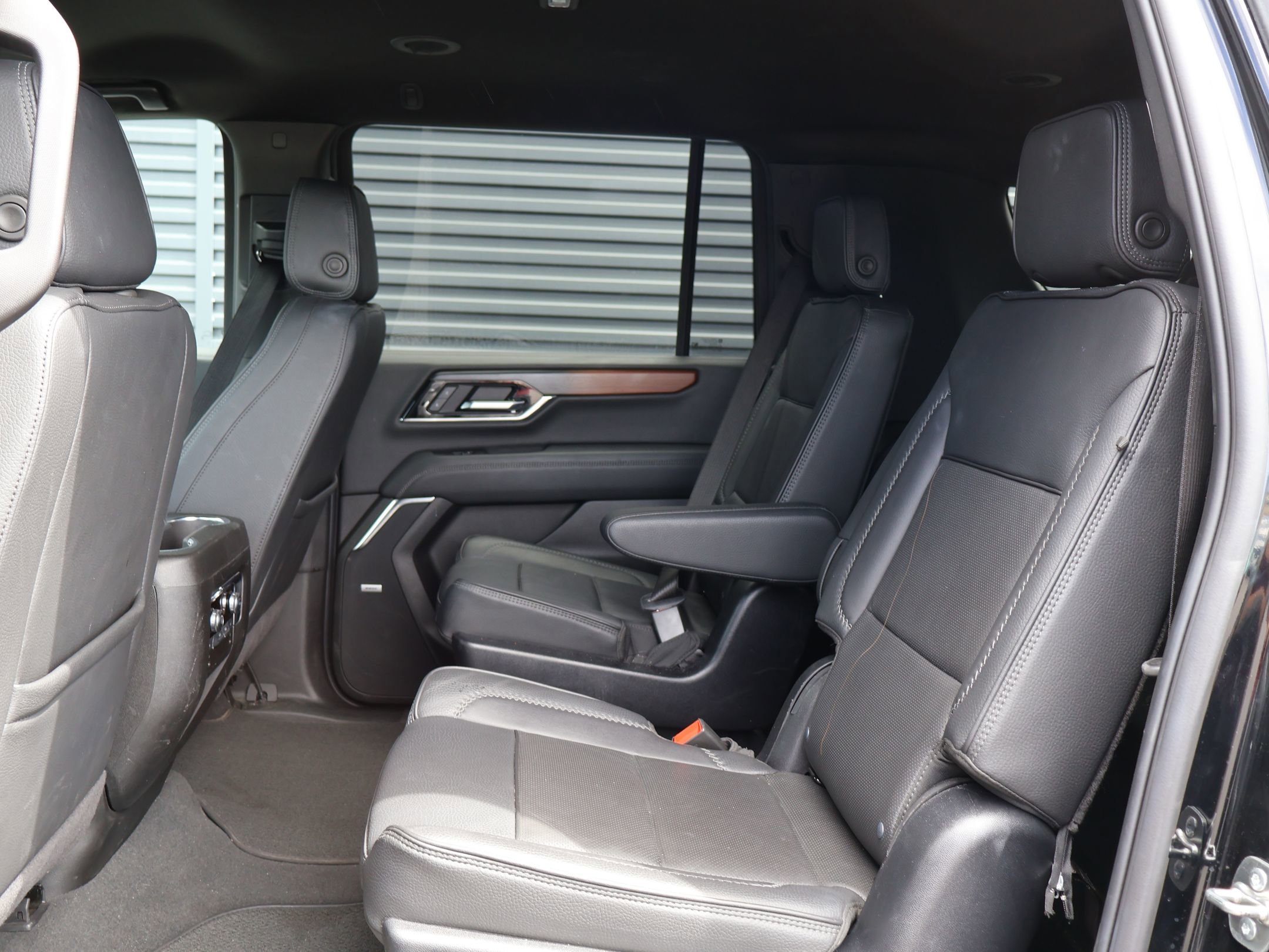 Used 2025 Onyx Black GMC Denali image 22