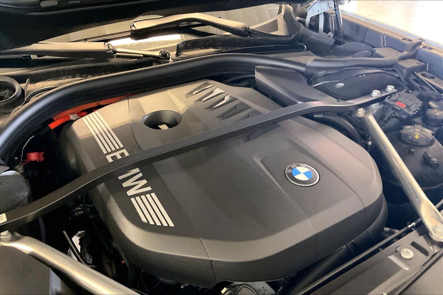 New 2026 Brooklyn Grey Metallic BMW 750e xDrive image 17