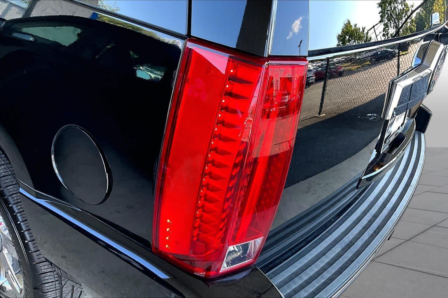 Used 2013 Black Raven Cadillac Luxury image 27