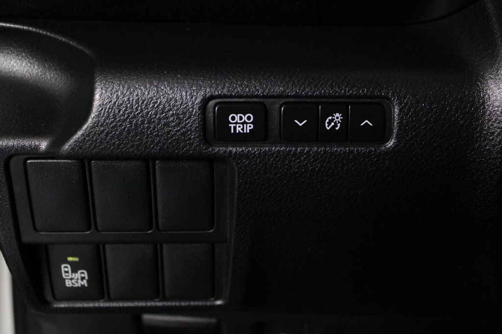 Used 2015  Lexus 250 image 23