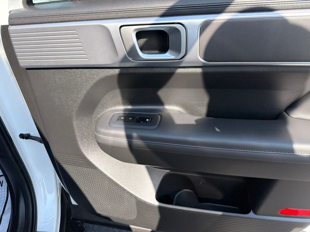 Used 2024 White Hyundai SEL image 16