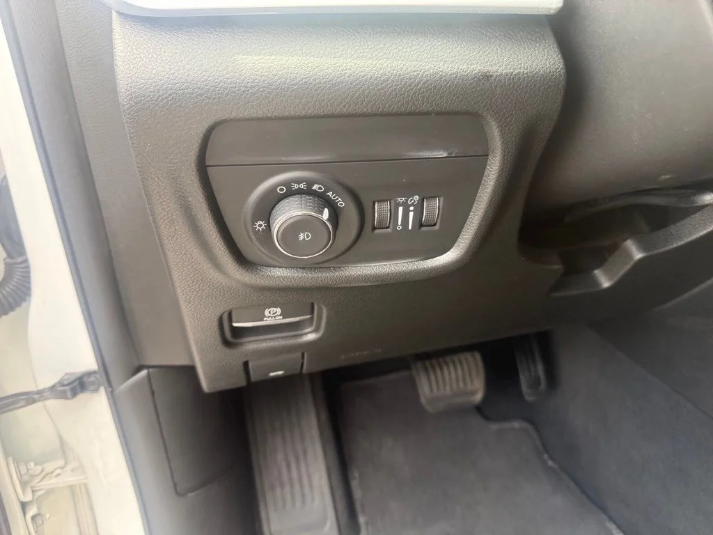 Used 2023 White Jeep Limited image 15