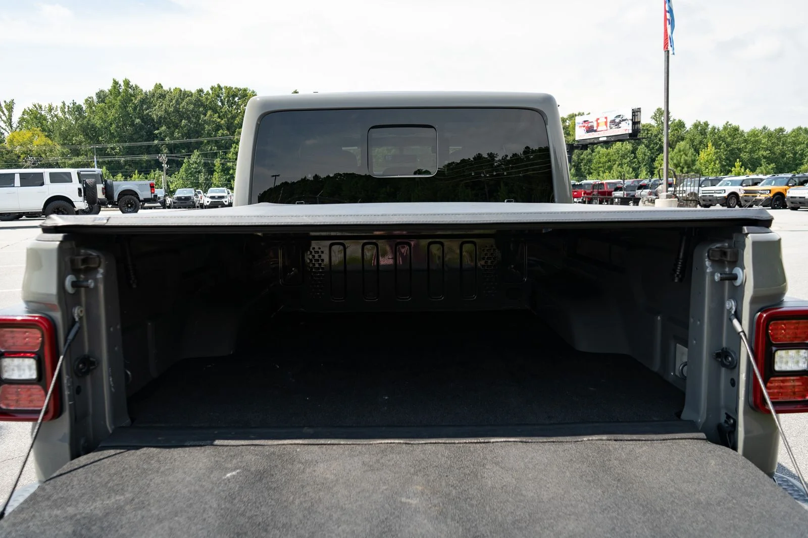Used 2020 Gray Jeep Overland image 9