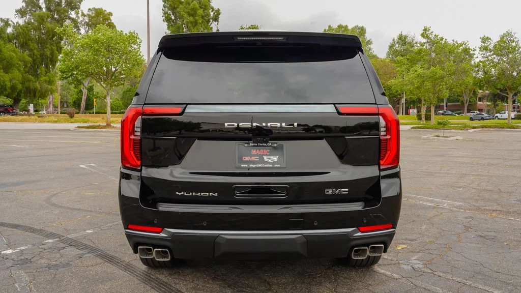 2026 GMC Yukon Denali Ultimate - Photo 8