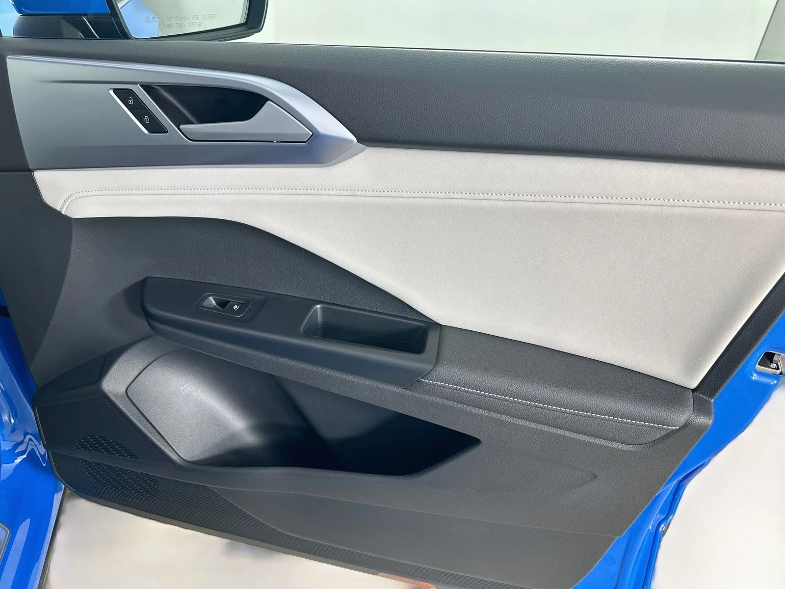 Used 2025 Blue Volkswagen  image 39
