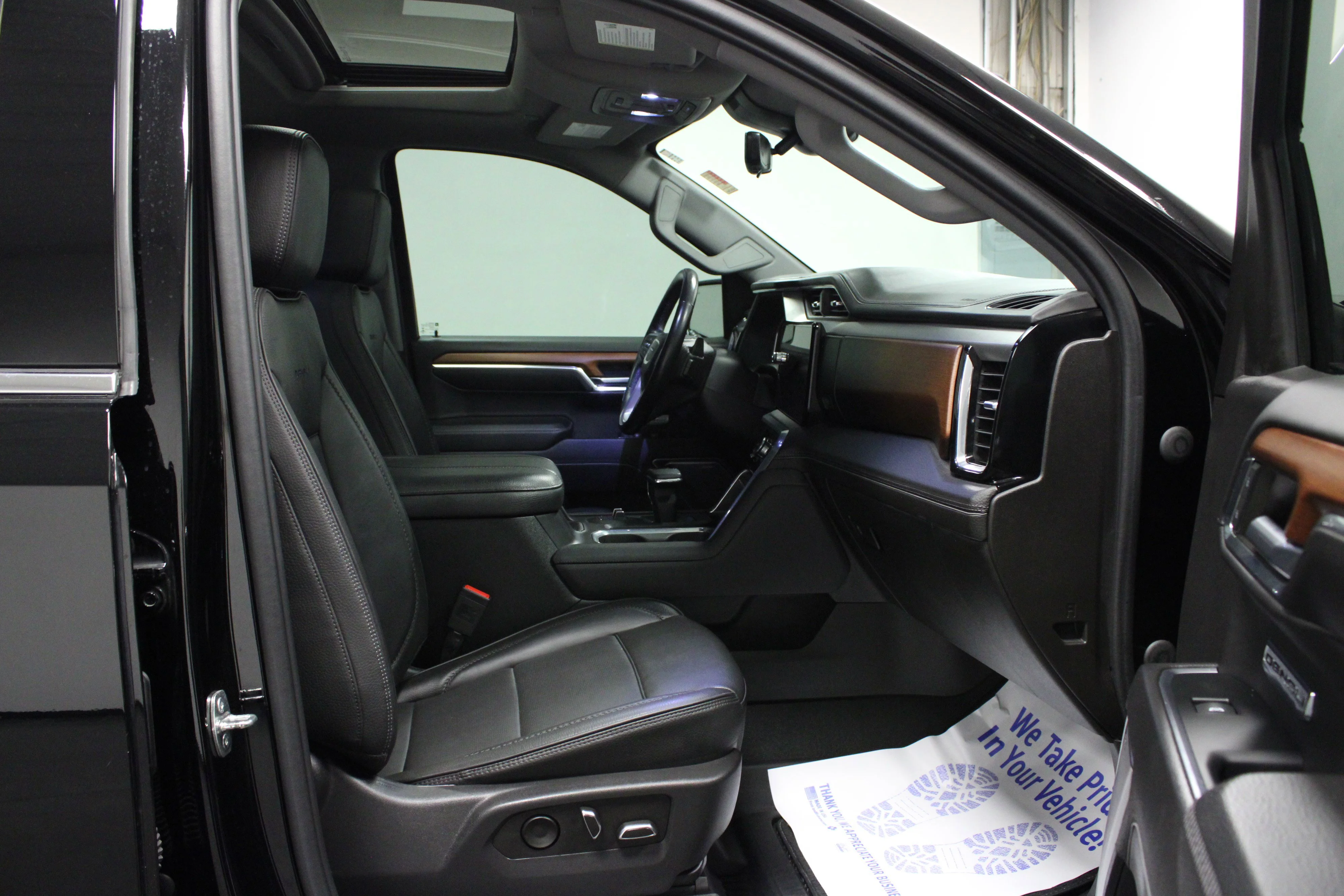 Used 2023 Onyx Black GMC Denali image 16