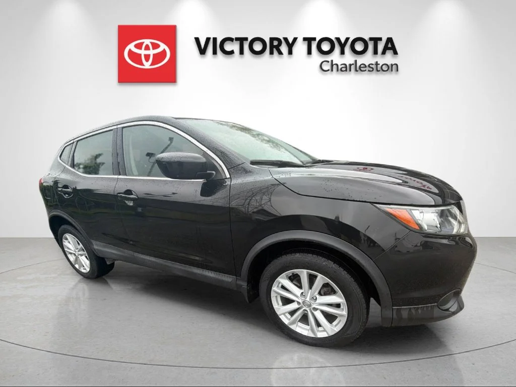 Used 2018 Black Nissan S image 5