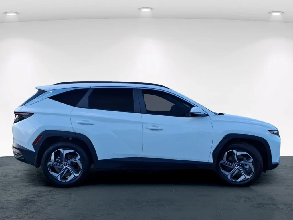 Used 2024 White Hyundai SEL image 7