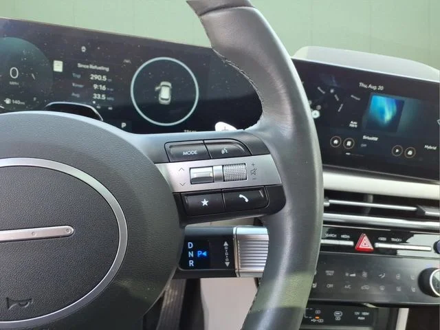 Used 2025 White Hyundai Limited image 26