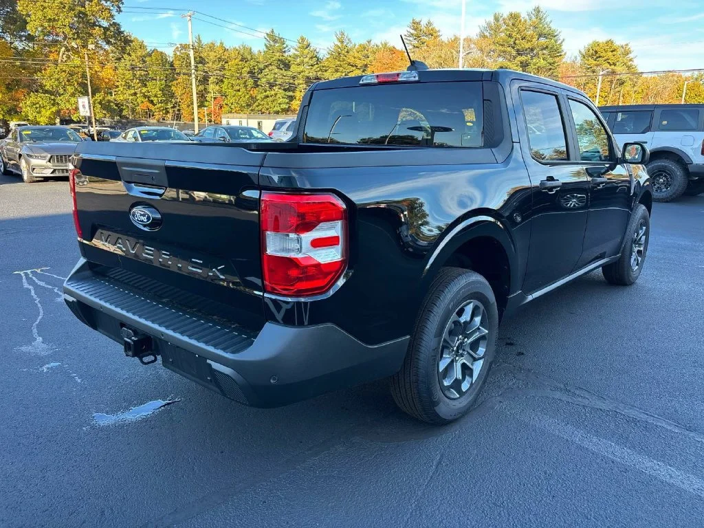 Used 2026 Shadow Black Ford XLT image 3