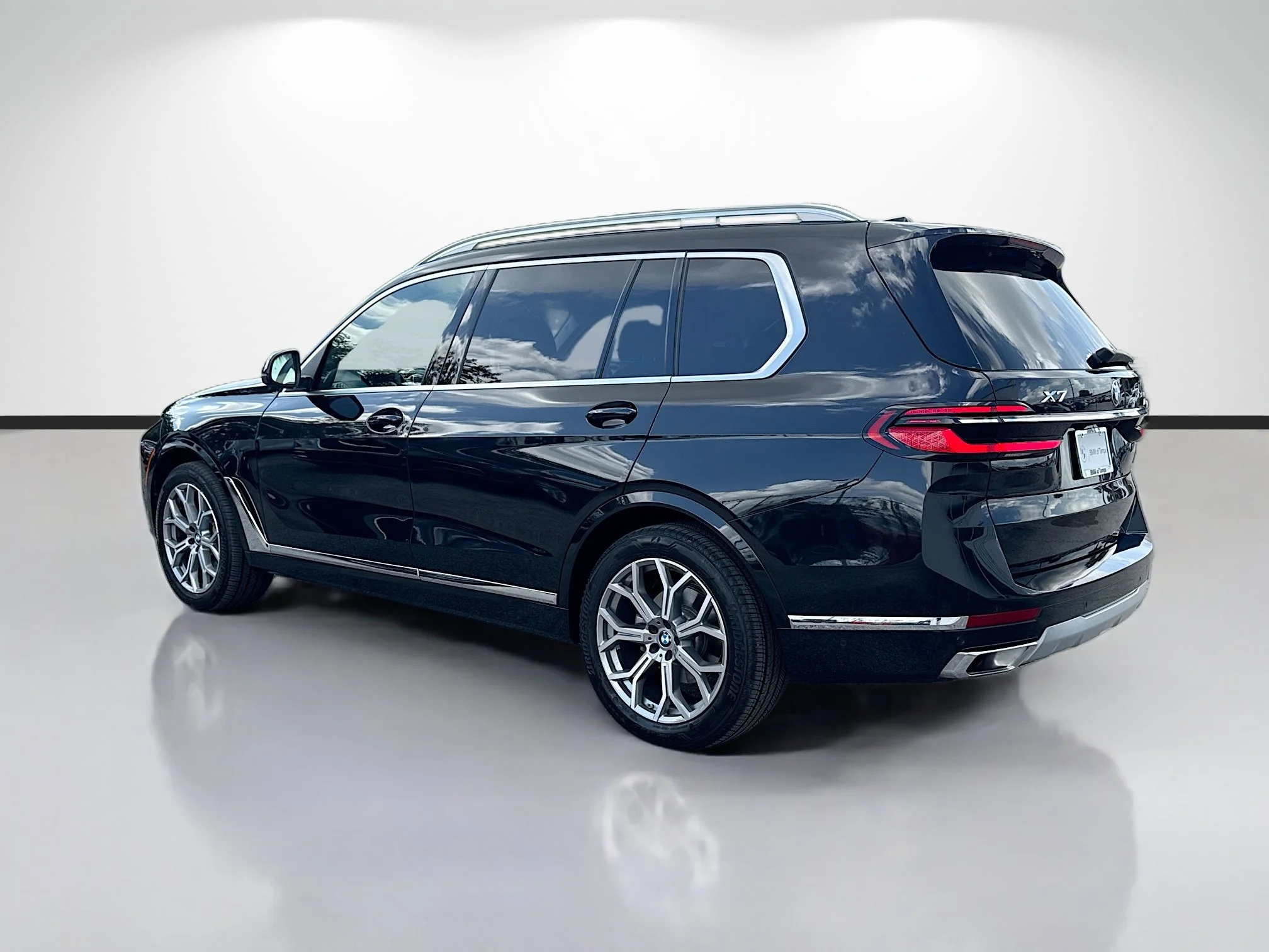 Used 2026 Black Sapphire Metallic BMW xDrive40i image 5