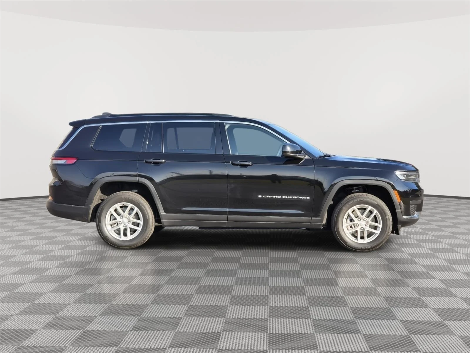 New 2026 Diamond Black Crystal Pearl-Coat Exterior Paint Jeep Laredo X image 8