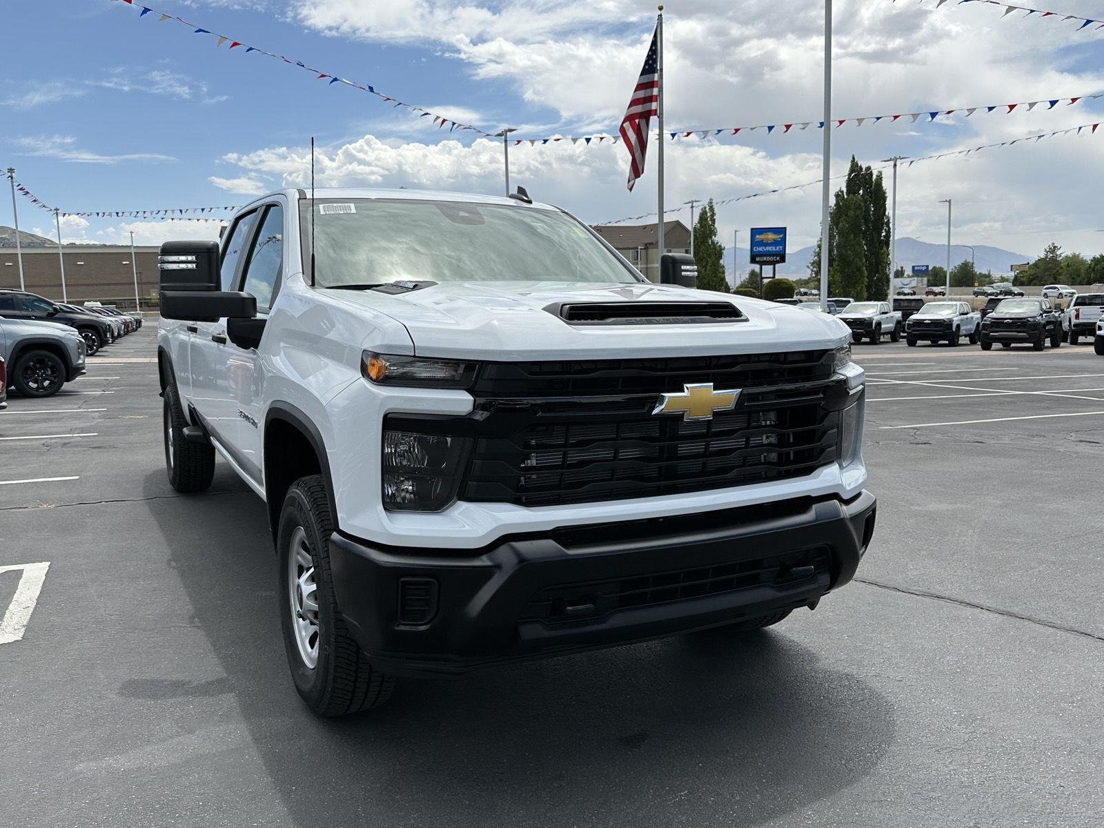 New 2026 Summit White Chevrolet WT image 5