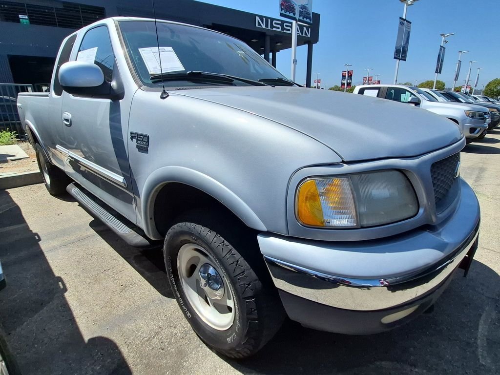 Used 2000 Ford F-150 LARIAT with VIN 1FTRX18W7YNA05907 for sale in City of Industry, CA