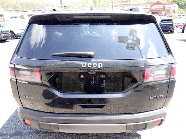 New 2026 Diamond Black Crystal Pearl-Coat Exterior Paint Jeep Limited image 4