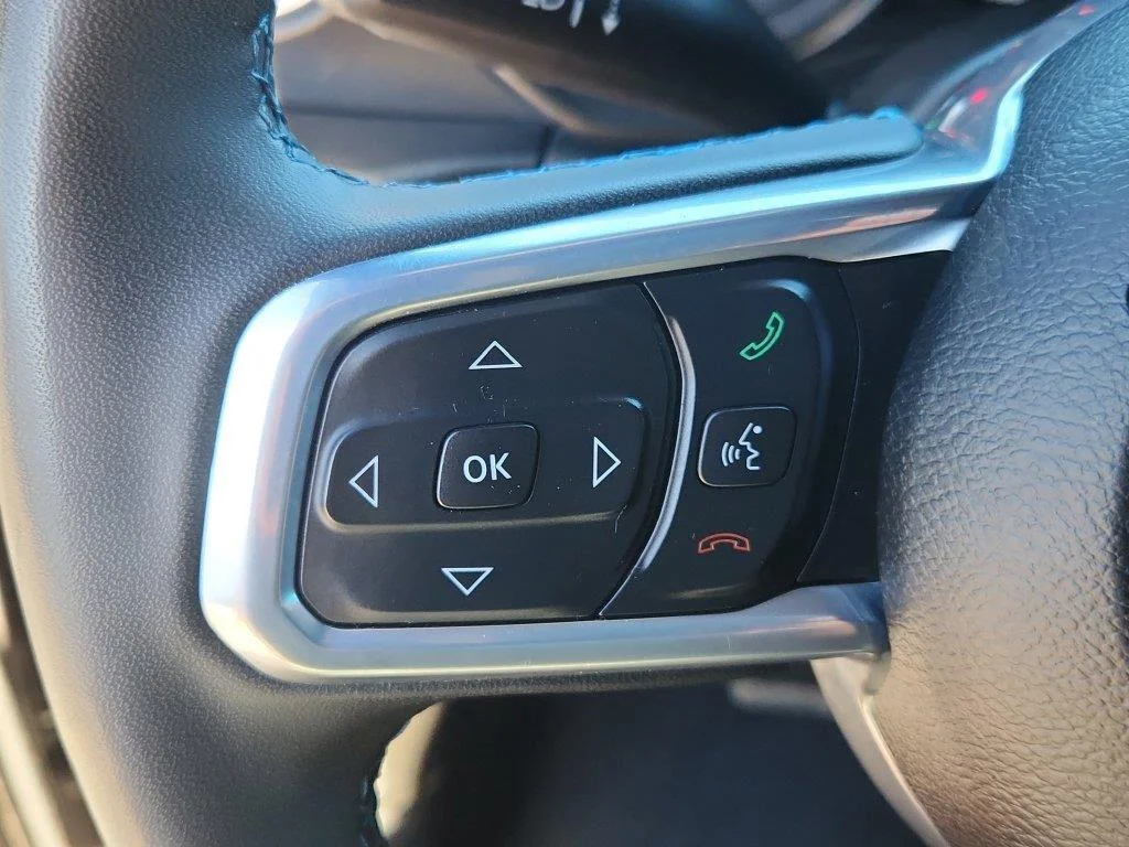 Used 2024 Black Clearcoat Jeep High Altitude image 22