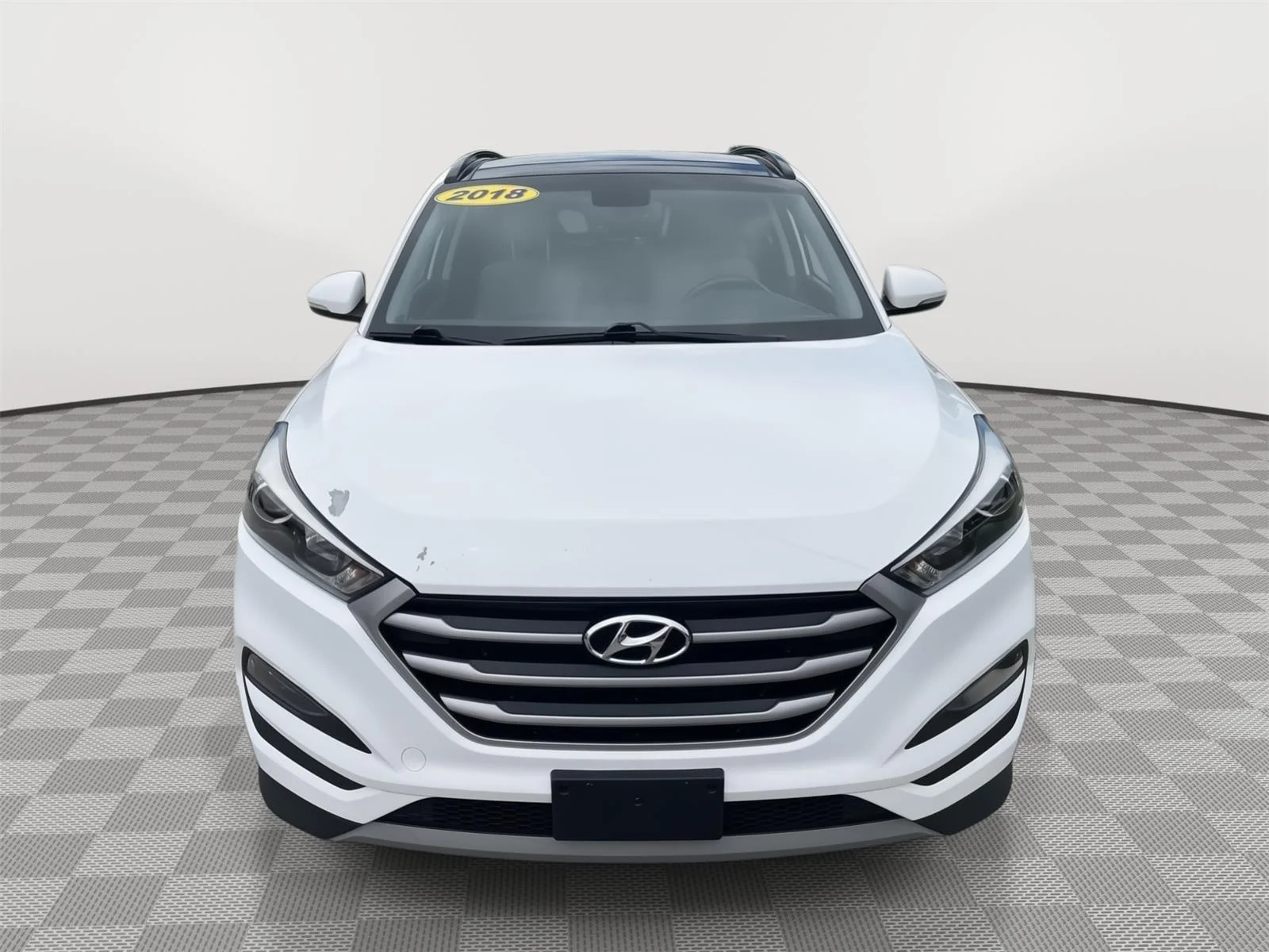 Used 2018 Dazzling White Hyundai Value image 3