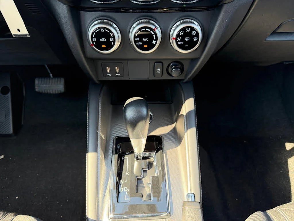New 2027 Alloy Silver Metallic Mitsubishi ES image 24
