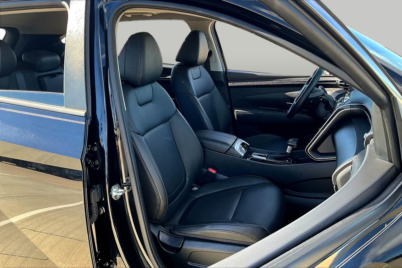 Used 2023 Phantom Black Hyundai SEL image 9