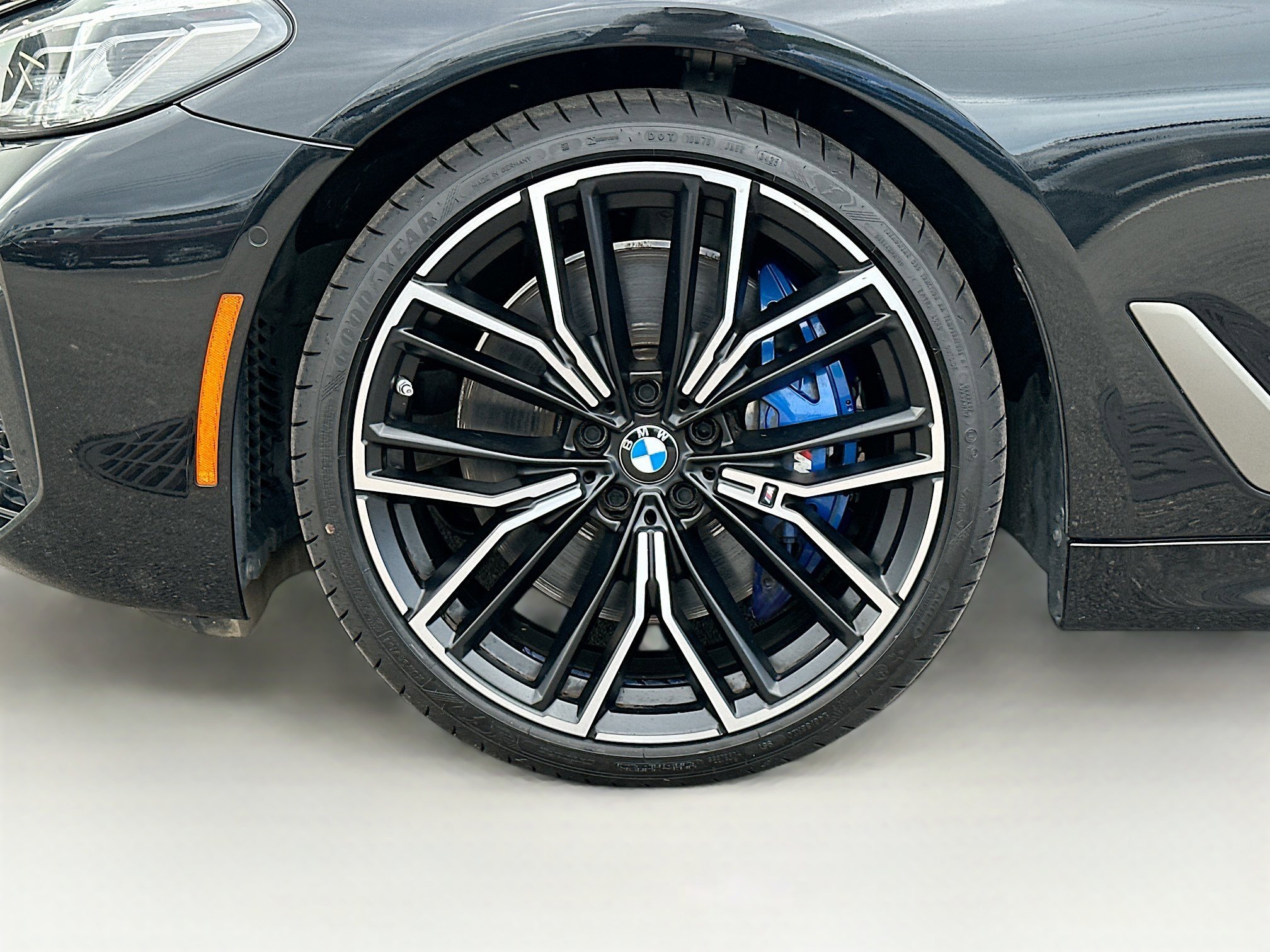 Used 2023 Black Sapphire Metallic BMW M550i xDrive image 29