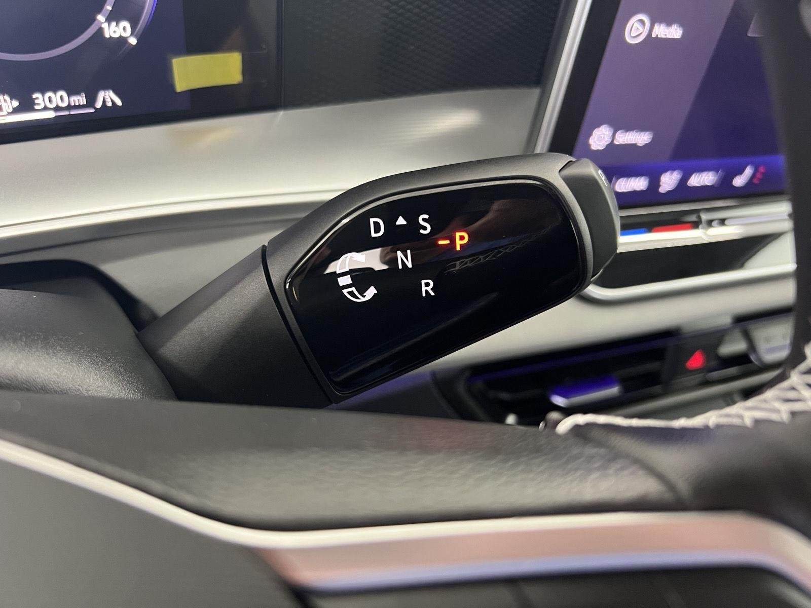 2026 Volkswagen Tiguan SE - Photo 17