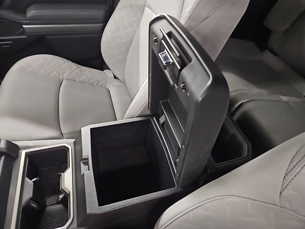 2025 Toyota Tacoma SR5 - Photo 18