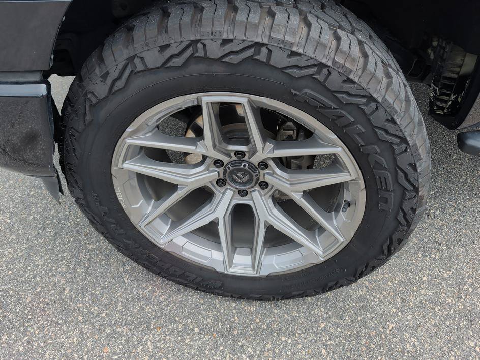 Used 2022 Black Metallic Ford XLT image 7