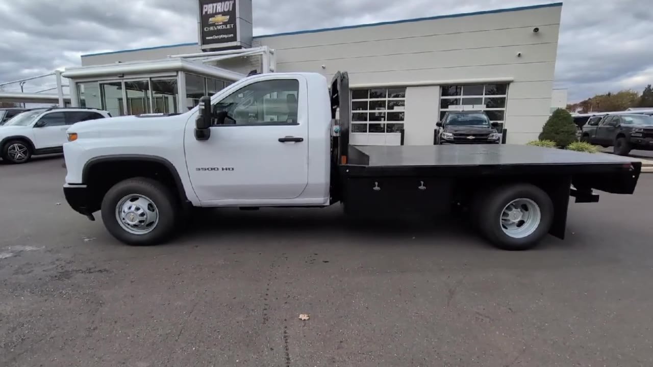 New 2025 Summit White Chevrolet Work Truck image 37