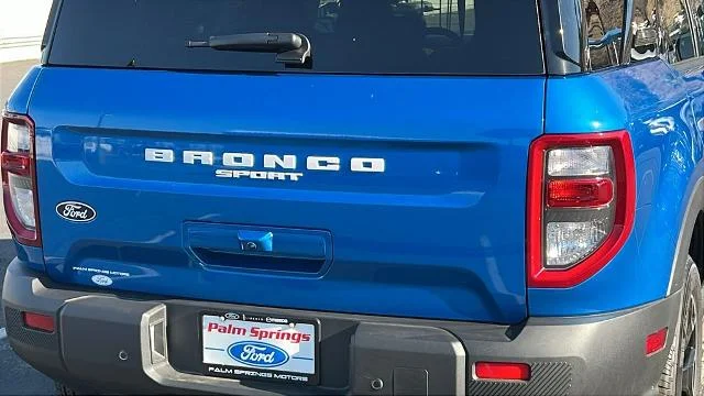 New 2026 Velocity Blue Metallic Ford Outer Banks® image 27