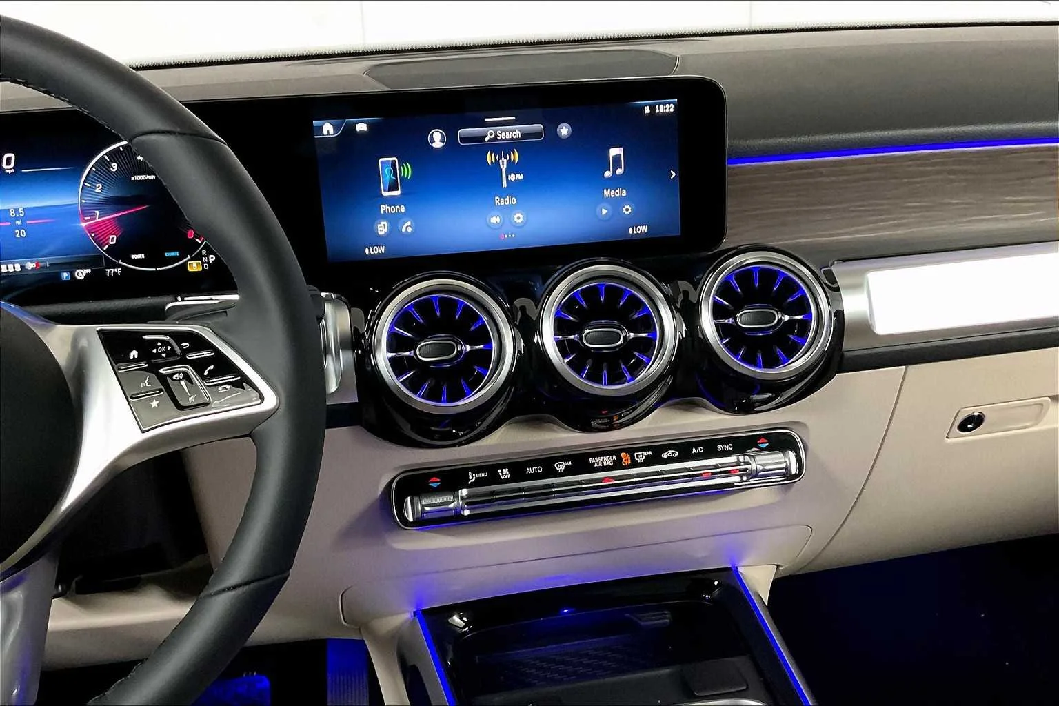 Used 2025 Polar White Mercedes-Benz GLB 250 image 9