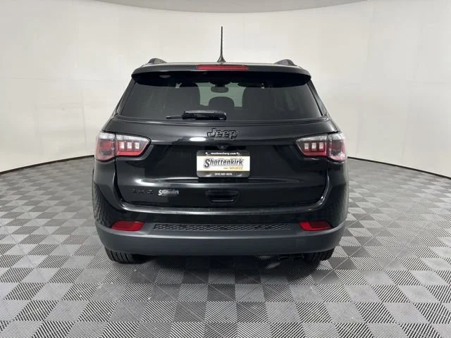 Used 2021 Black Jeep Altitude image 5