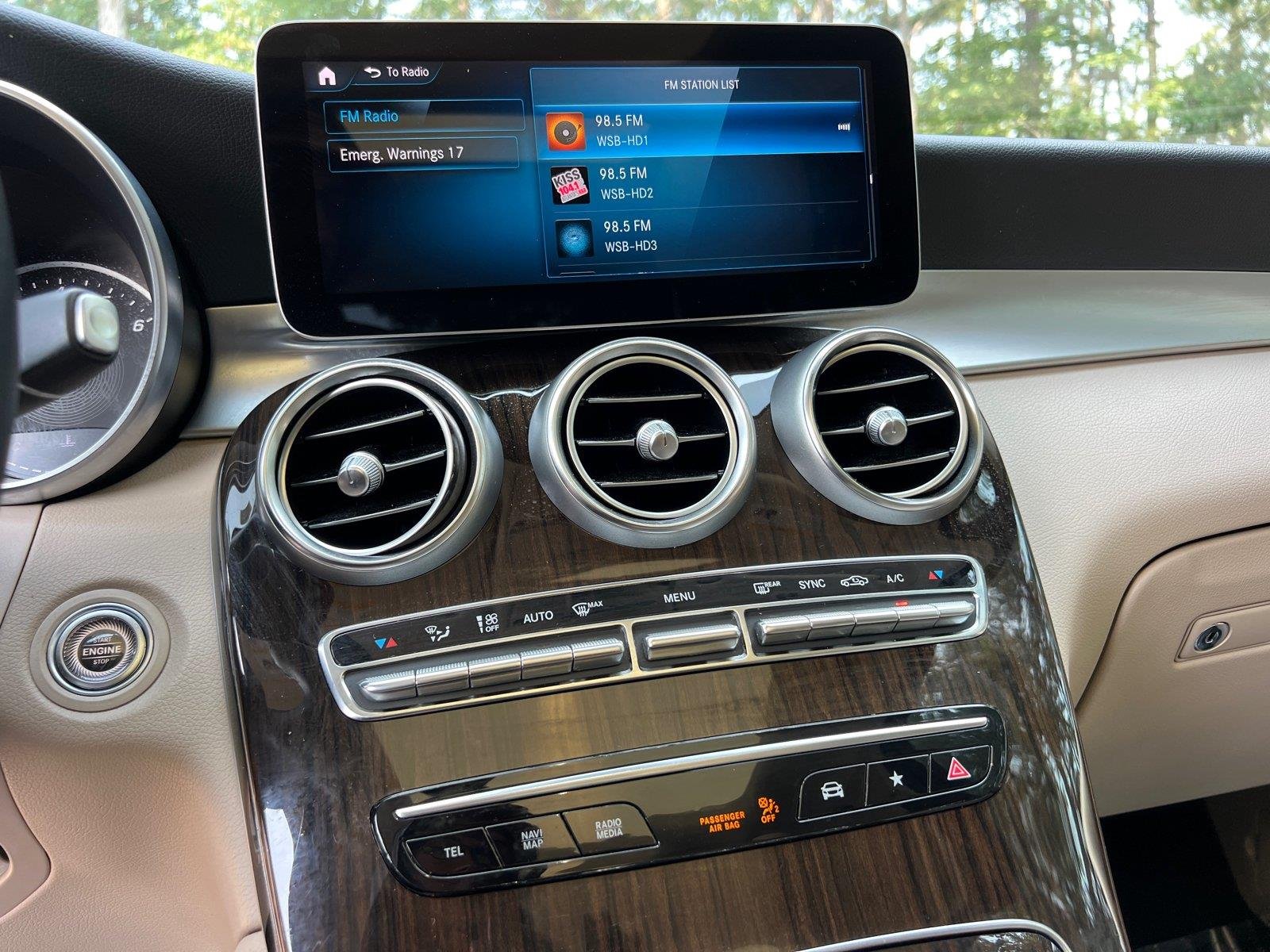 Used 2022 TAN Mercedes-Benz GLC 300 image 29