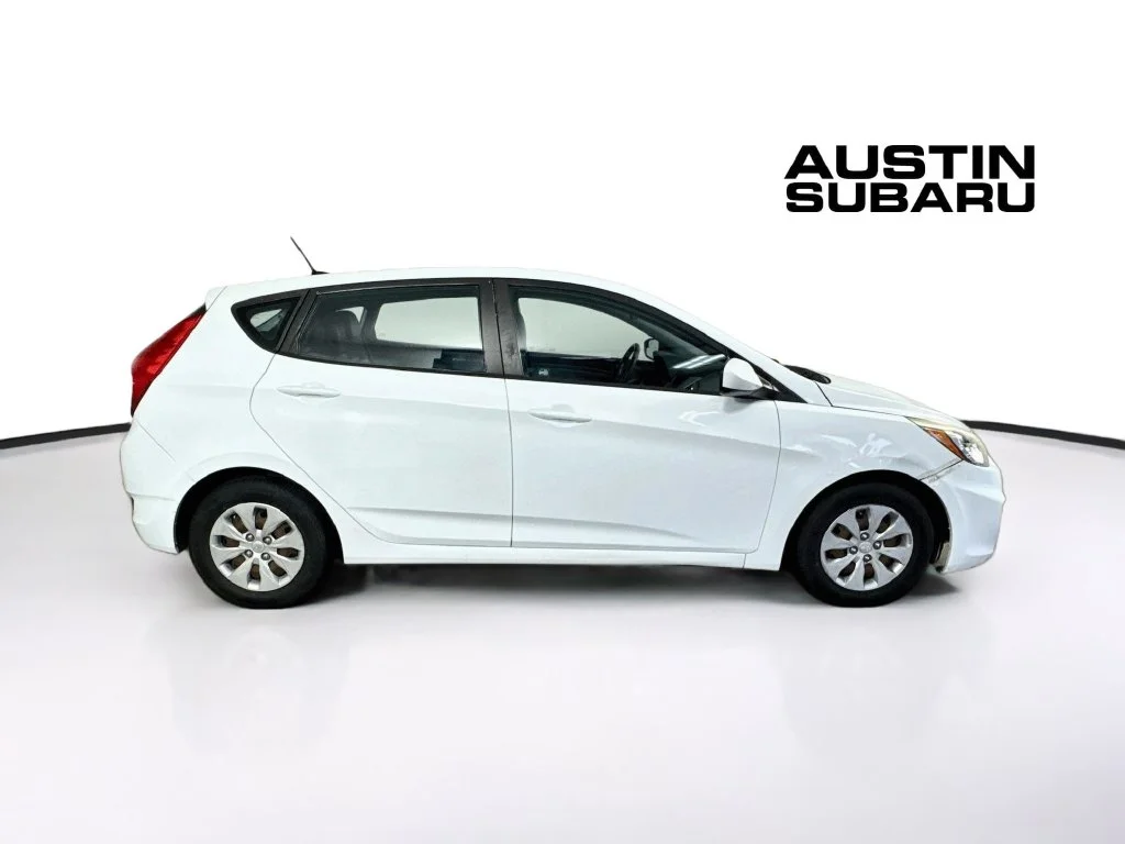 Used 2016 White Hyundai SE image 8