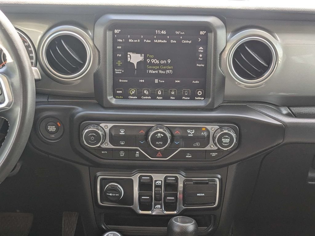 Used 2023 White/off-white Jeep Sahara image 17