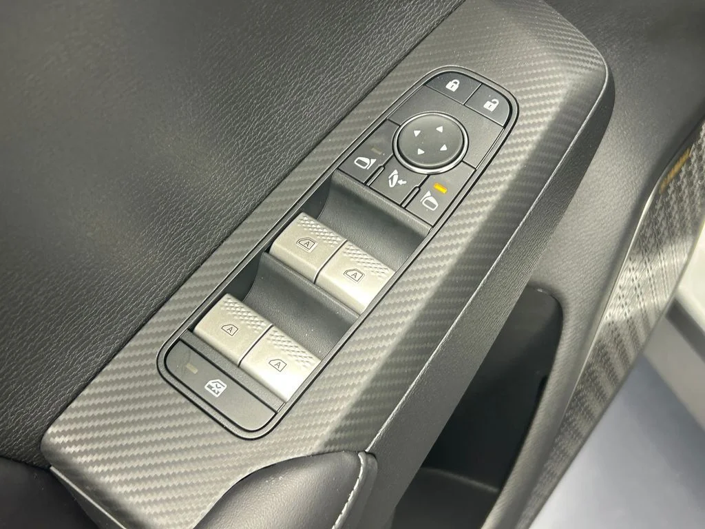 New 2026 Silver Alloy Mitsubishi SE image 13