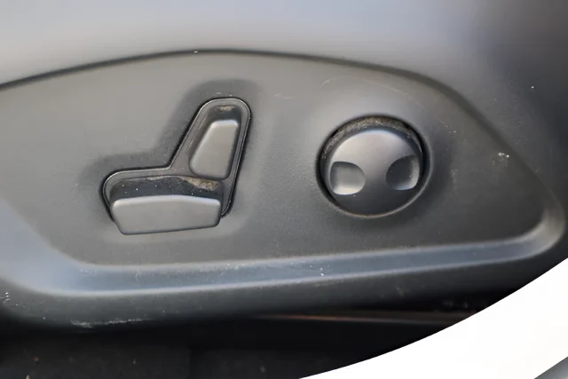 Used 2022 Laser Blue Pearlcoat Jeep Limited image 23