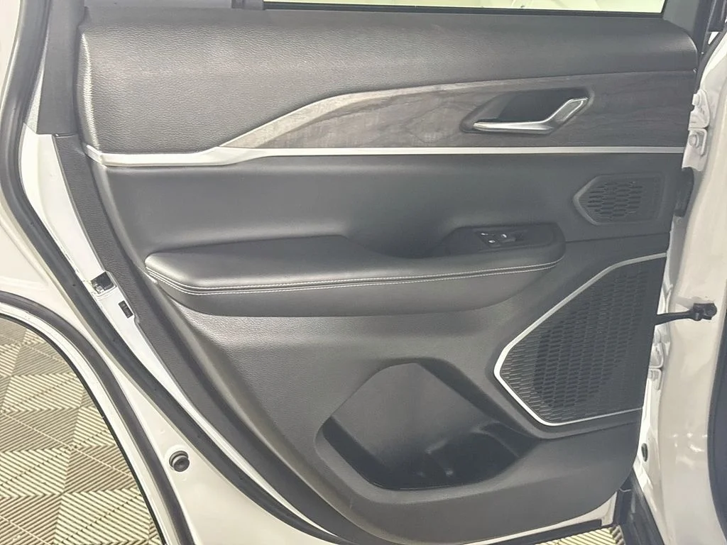 Used 2024 White Jeep 4xe image 20