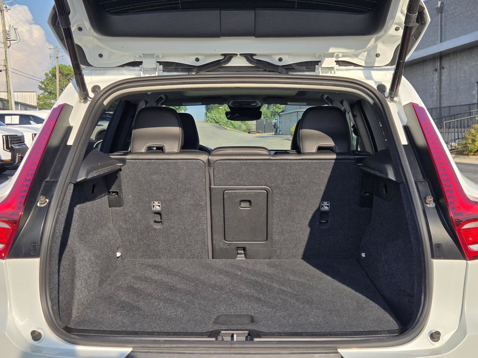 2025 Volvo XC40 Core - Photo 11