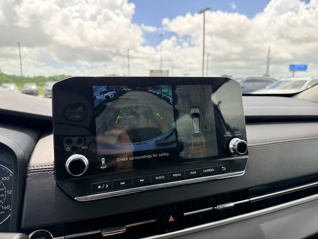 Used 2023  Mitsubishi SE Special Edition image 23