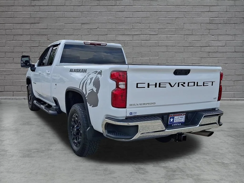 Used 2024 Summit White Chevrolet LT image 9