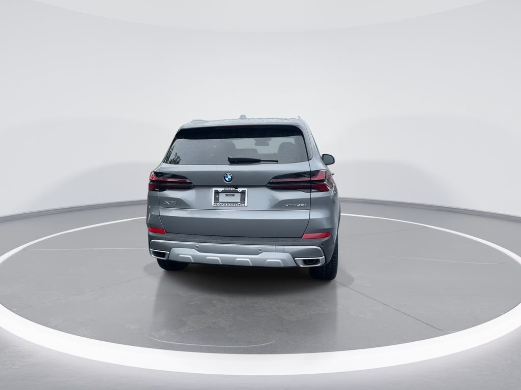 New 2026 Gray Metallic BMW xDrive40i image 7