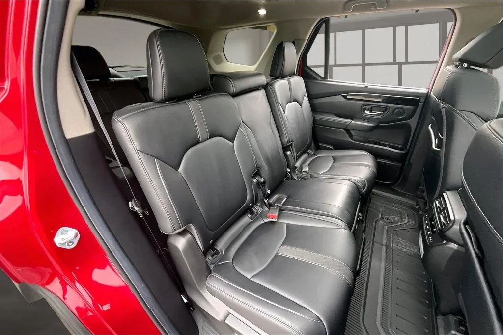 Used 2025 Red Honda Touring image 24