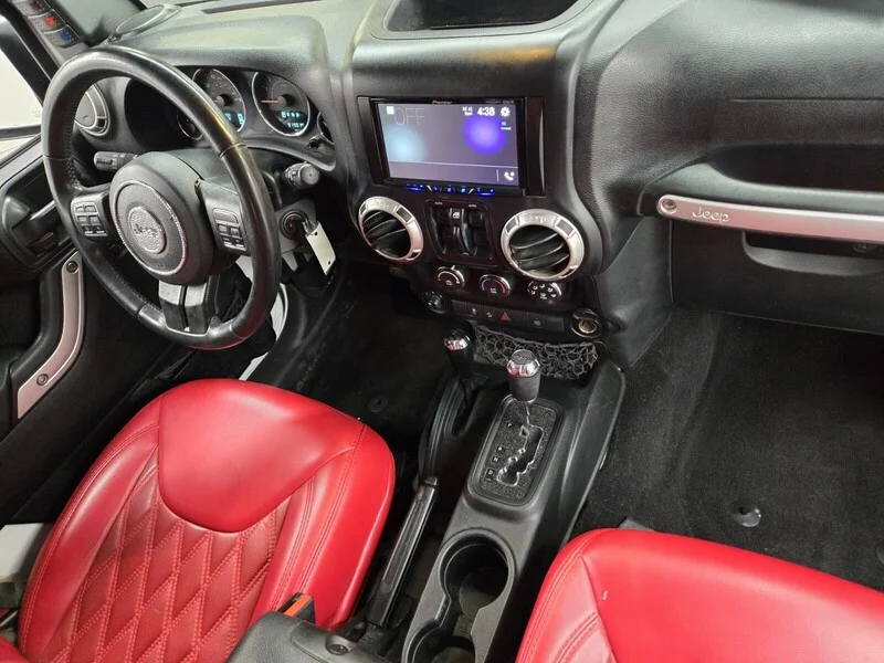 Used 2017 Bright White Clearcoat Jeep Sahara image 12