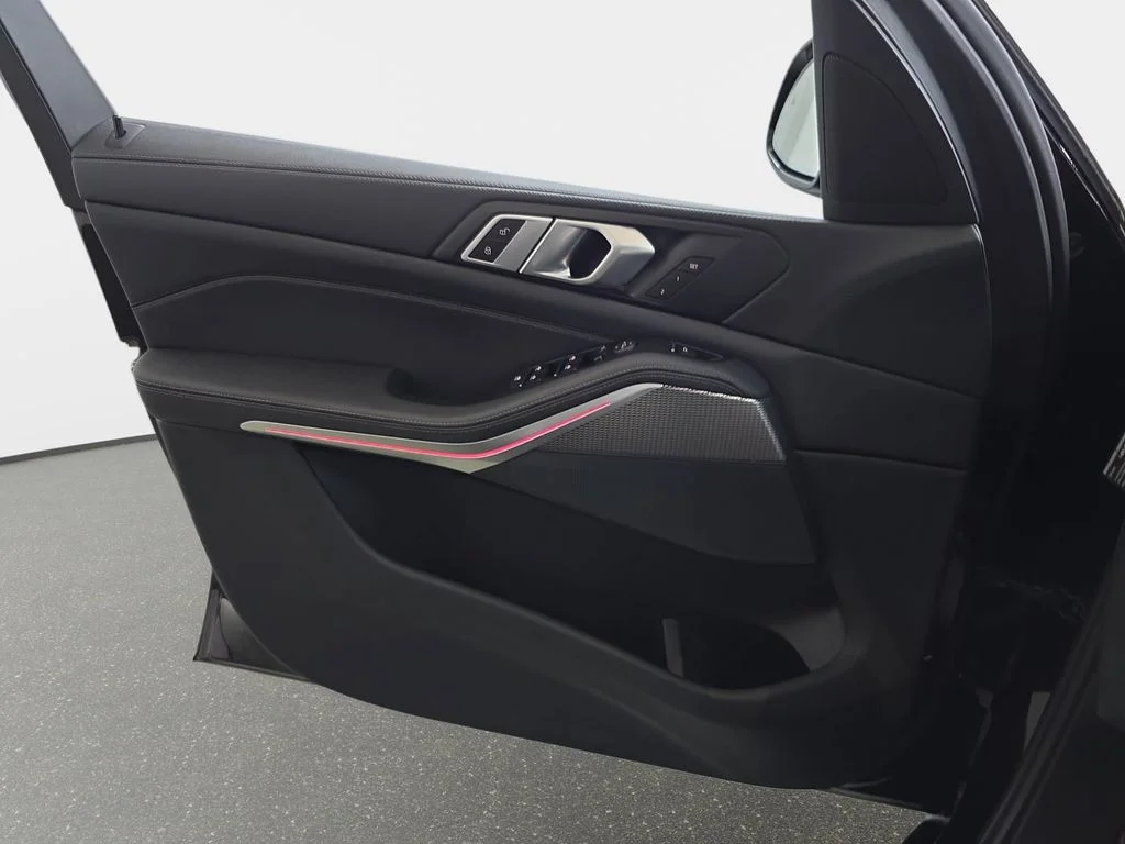 Used 2020 Black Sapphire Metallic BMW xDrive40i image 28
