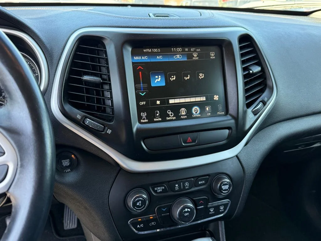Used 2018 Black Jeep Latitude Plus image 19